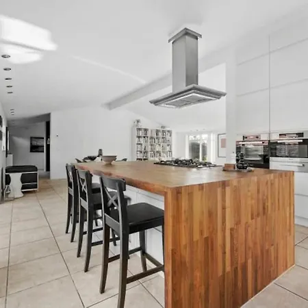 Appartement Skon Taet Pa Vand Og By *